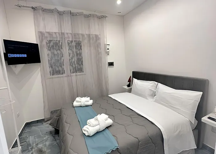 Jemms Holidays Naples